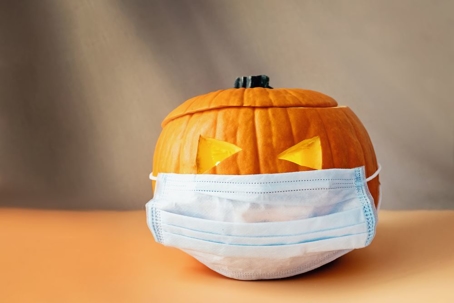 pumpkin wearing mask for covid-19